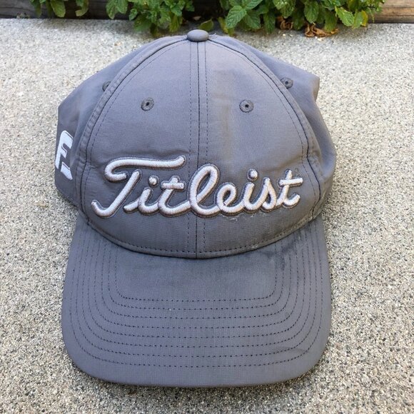 TITLEIST Pro V1 Golf Hat Men's Grey Moisture Wicking Adjustable Cap Lightweight - Picture 1 of 9